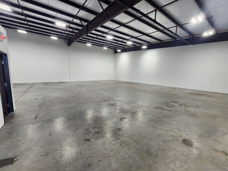 More Photos Of 9144 E Florentine Rd, Prescott Valley Light Distribution For Lease