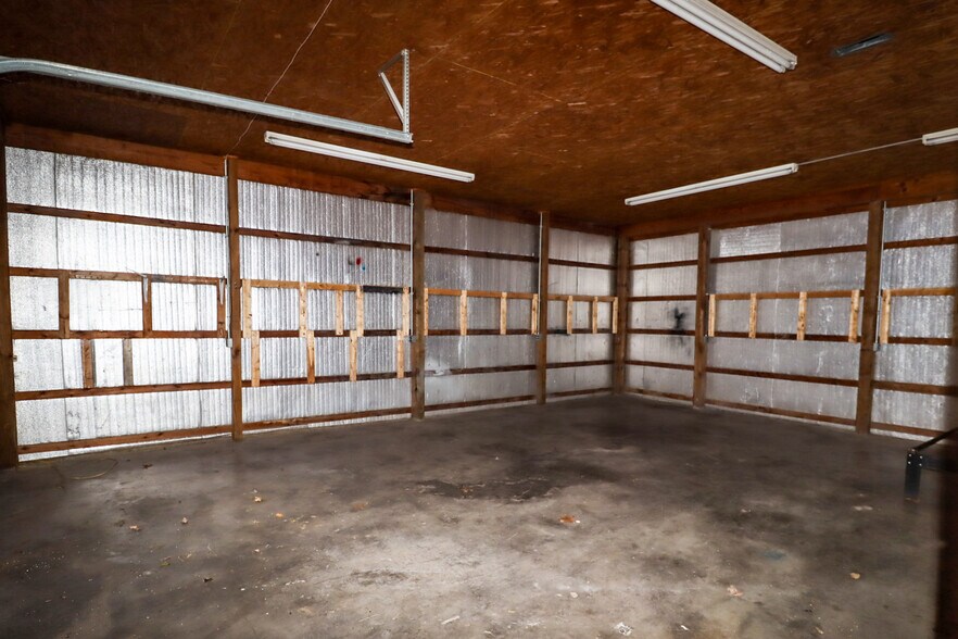 More Photos Of 2600 W Lynchburg Salem Tpke, Bedford Flex For Lease