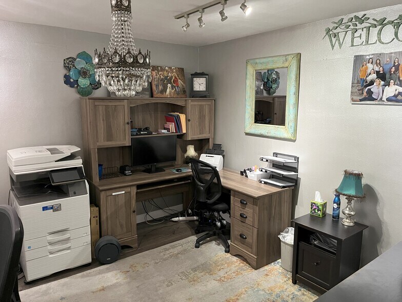 More Photos Of 2403 Ben White Blvd W, Austin Freestanding For Sale