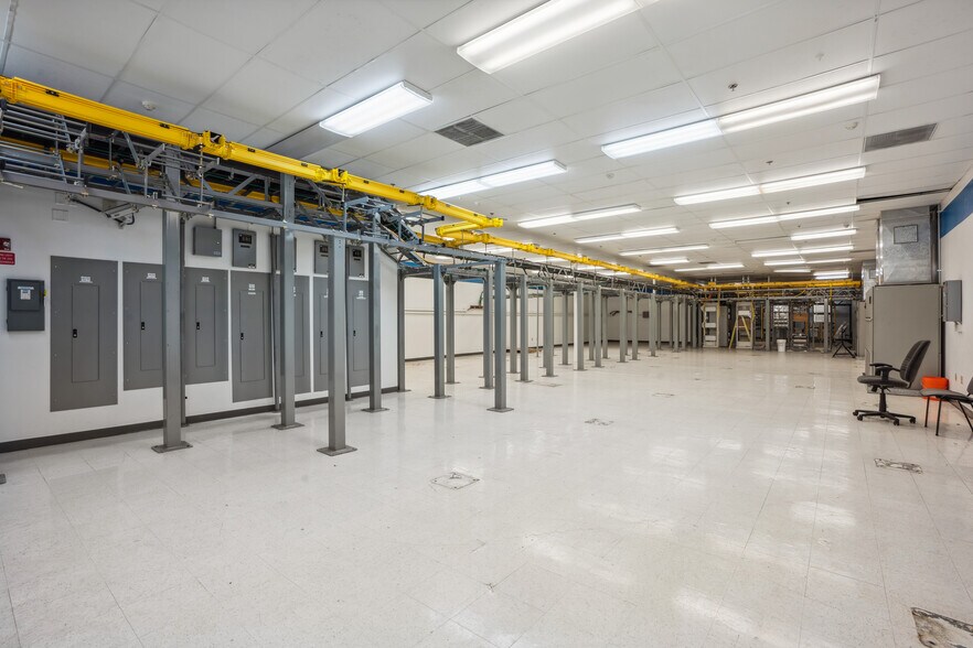 More Photos Of 6440-6490 Bay St, Emeryville Telecom Hotel Data Hosting For Sale