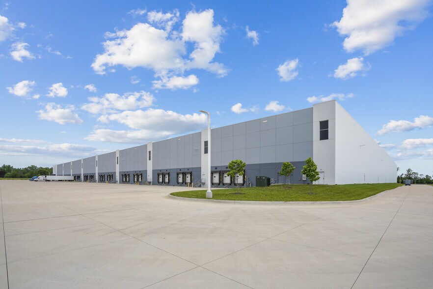 More Photos Of 30542 S Elion Blvd, Wilmington Distribution For Lease