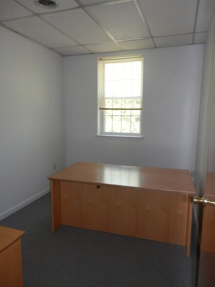 More Photos Of 103 Chesley Dr, Media Office For Lease