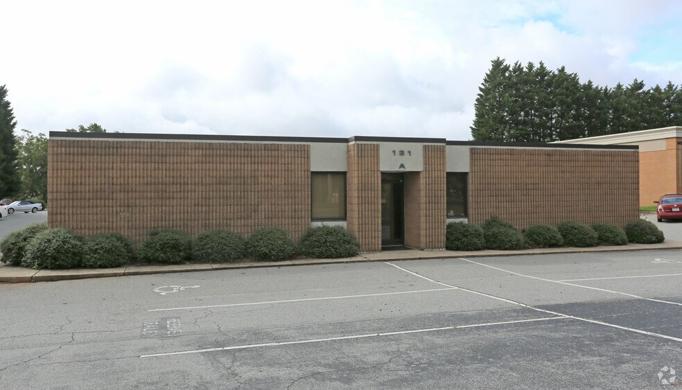 More Photos Of 131 W Parris Ave, High Point Office For Lease