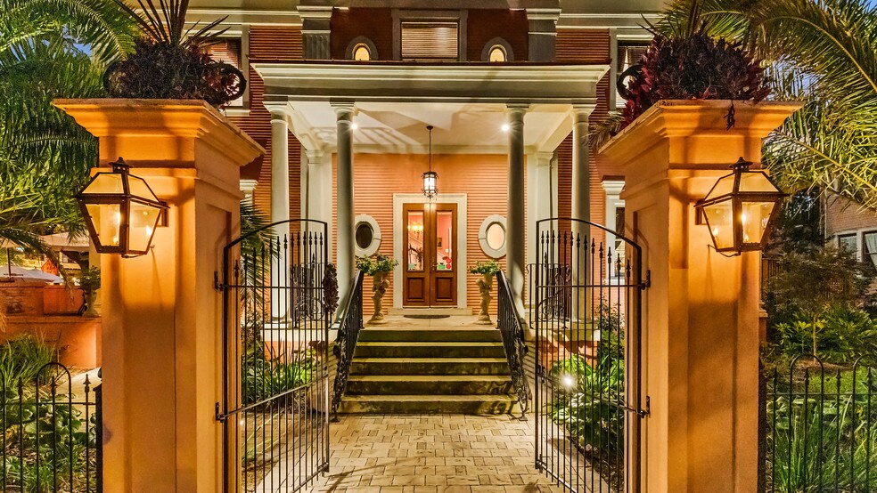 More Photos Of 119 E 37th St, Savannah Restaurant For Sale