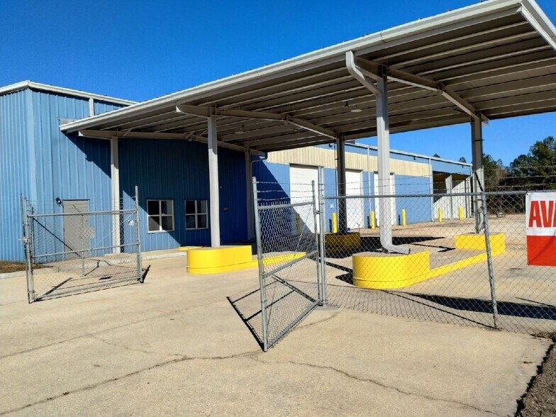More Photos Of 4300 Highway 43, Mc Intosh Truck Terminal For Lease