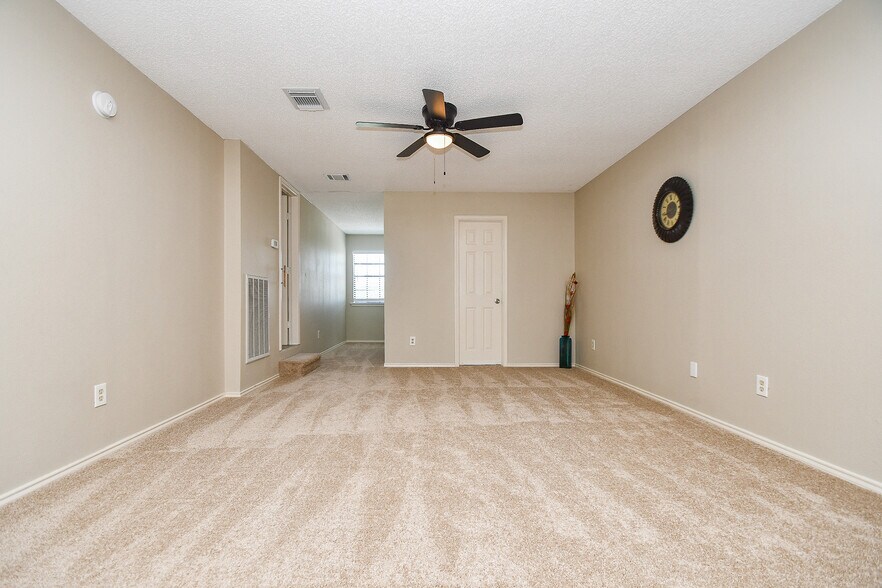 More Photos Of 1411 1/2 Guadalupe St, Stafford Office Residential For Sale