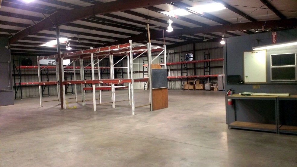 More Photos Of 1320 Highway 3 S, League City Warehouse For Lease