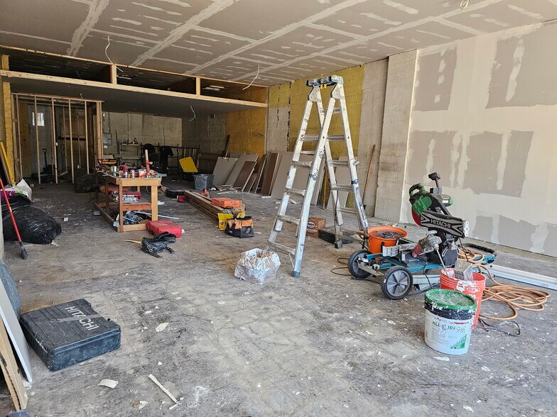 More Photos Of 512 W Gurley St, Prescott General Retail For Lease