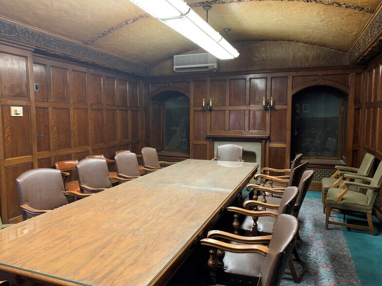 More Photos Of 106 S Main St, Butler Office For Lease