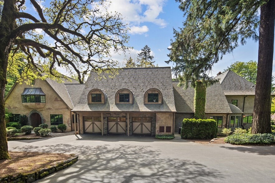 More Photos Of 1500 SE Waverly Dr, Portland Office Residential For Sale