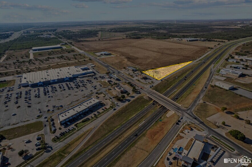 More Photos Of 2912 Central Fwy, Wichita Falls Land For Sale