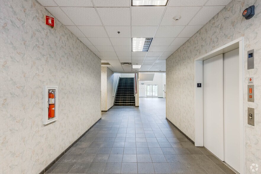 More Photos Of 120-140 E Kensinger Dr, Cranberry Township Office For Sale