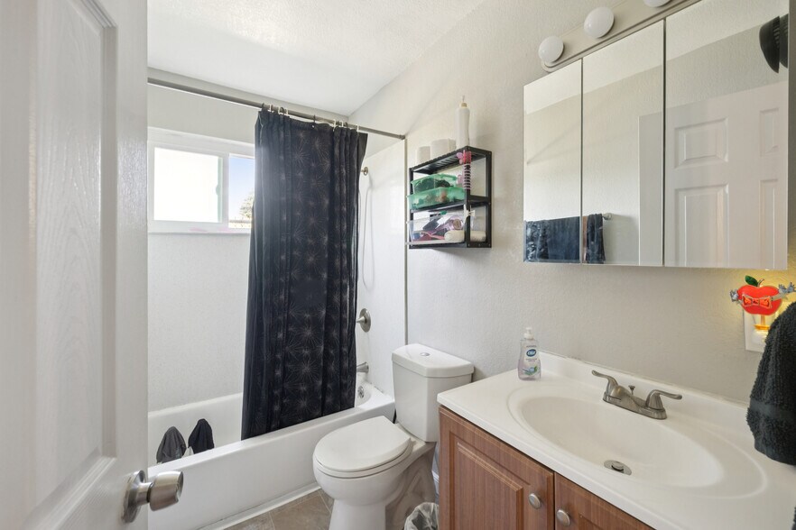 More Photos Of 550 Berry Ave, Hayward Apartments For Sale
