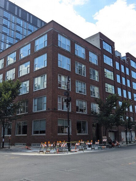 Primary Photo Of 401 W Superior St, Chicago Office For Lease