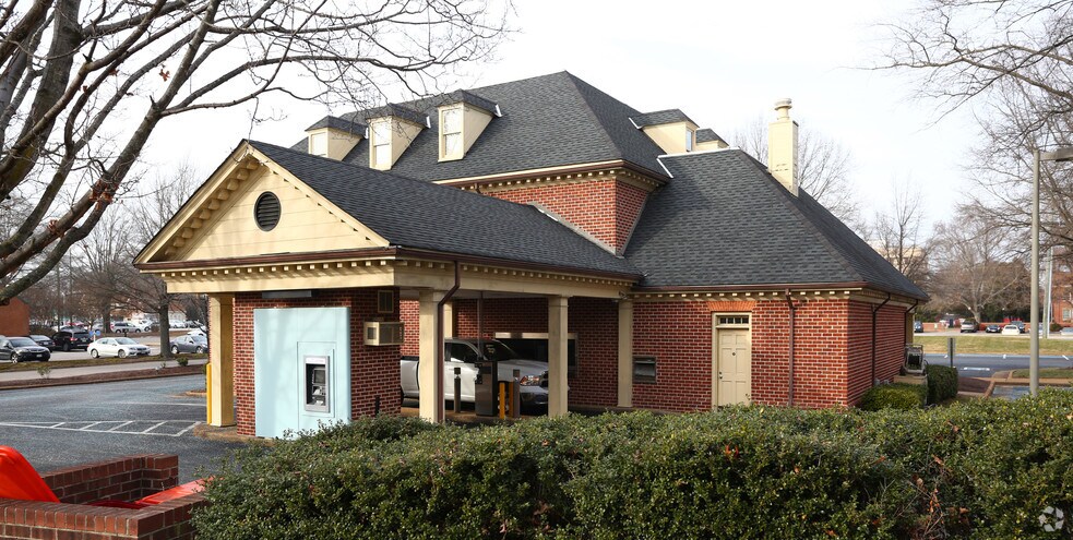 More Photos Of 10001 Courtview Ln, Chesterfield Office For Lease