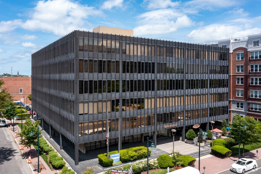 More Photos Of 170 Old Country Rd, Mineola Office For Lease