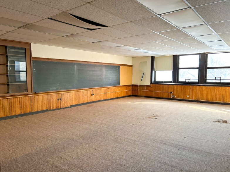 More Photos Of 1101 E 2nd St, Jamestown Schools For Sale