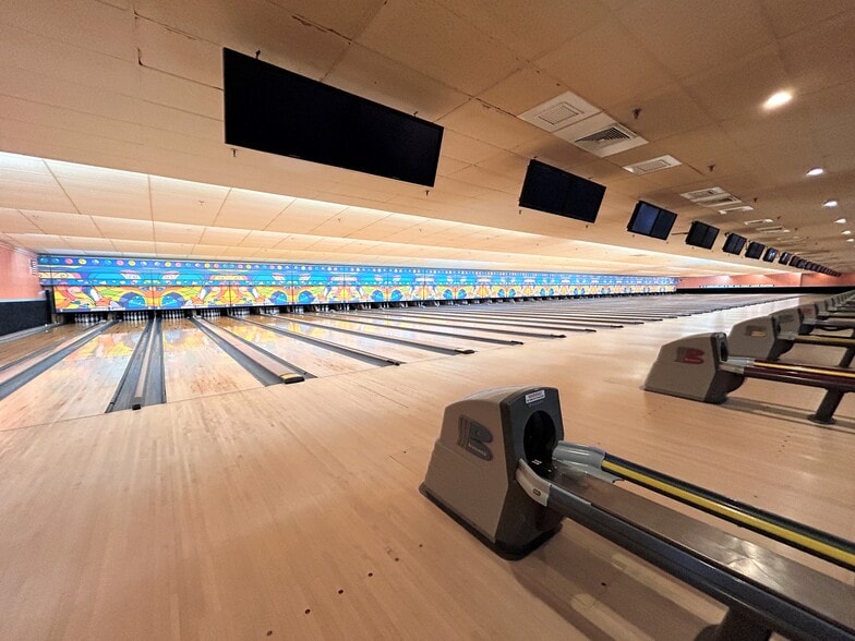 More Photos Of 6833 E Massachusetts Ave, Indianapolis Bowling Alley For Sale
