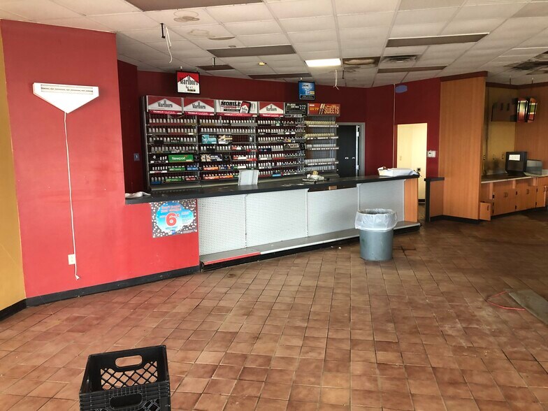 More Photos Of 7348 N Turner Rd, Bloomington Service Station For Sale