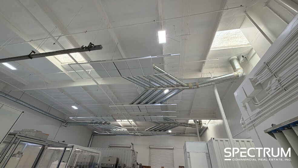 More Photos Of 1575 N Main St, Orange Warehouse For Lease