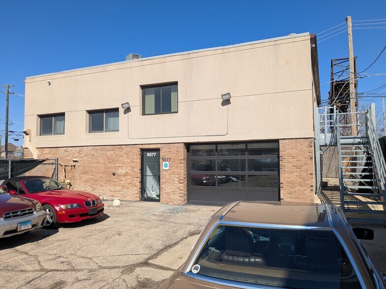 More Photos Of 6575-6577 N Avondale Ave, Chicago Service For Lease