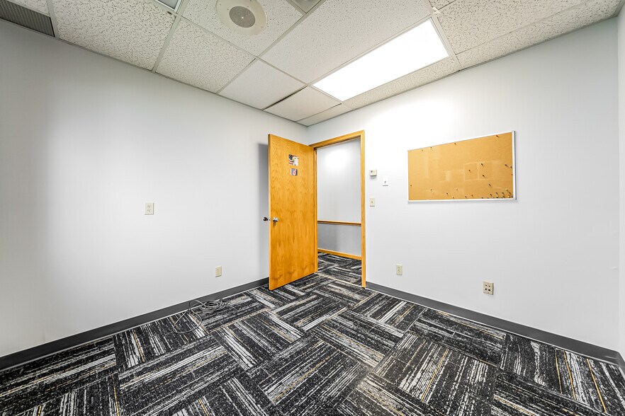 More Photos Of 4259 Lake Rd, Lorain Office For Sale