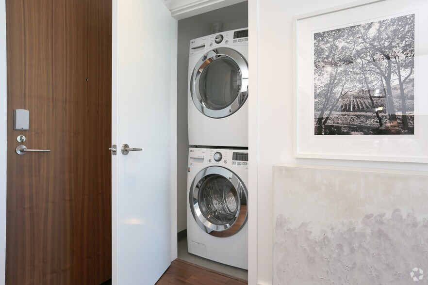 More Photos Of 399 Fremont St, San Francisco Apartments For Lease