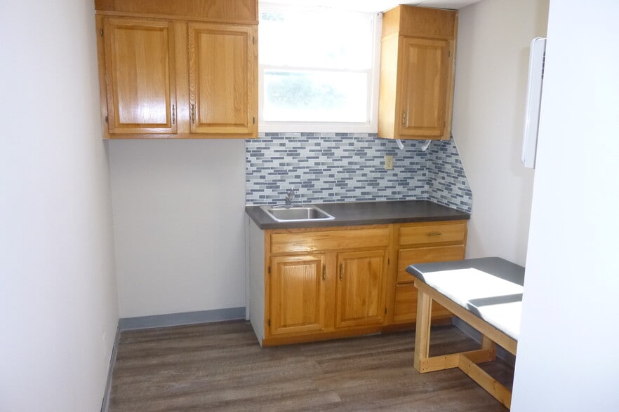 More Photos Of 1209 N Wilcox Dr, Kingsport Healthcare For Lease