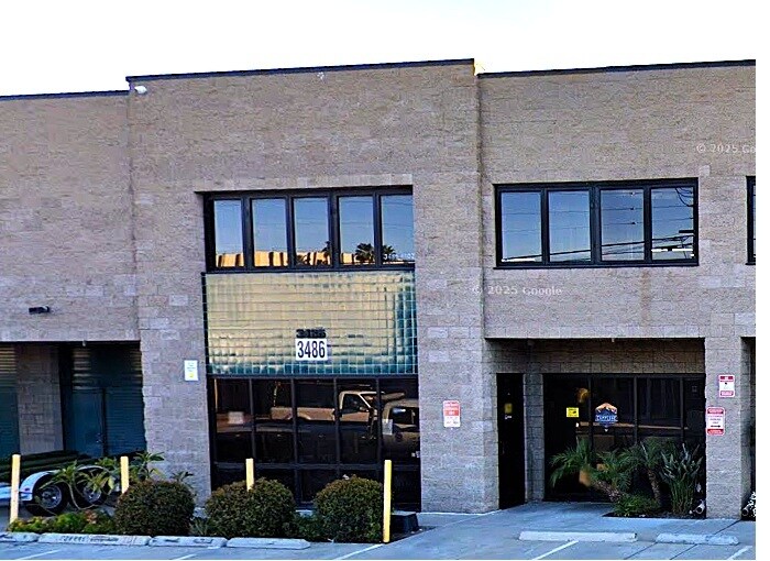 More Photos Of 3486 Kurtz St, San Diego Warehouse For Lease