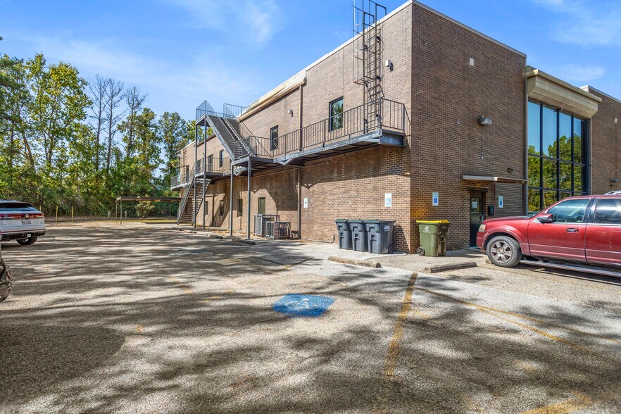 More Photos Of 610 N Tx-336-loop E, Conroe Office For Lease