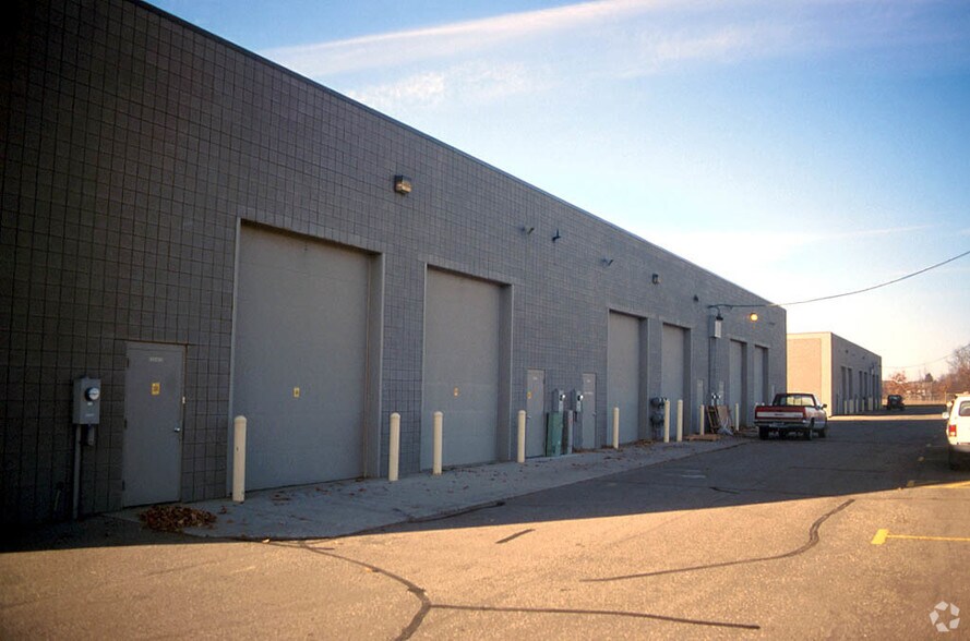 5022050230 Dennis Industrial Ct, Wixom, MI 48393 Industrial For Lease