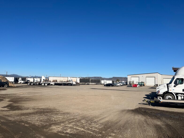 More Photos Of 930 Antelope Rd, White City Warehouse For Sale