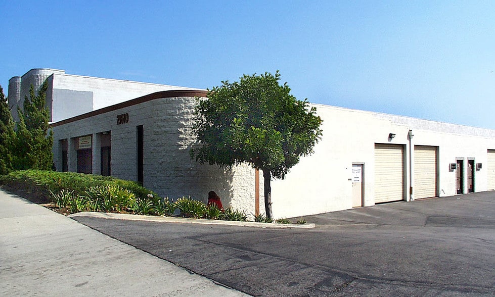 More Photos Of 21610 Lassen St, Chatsworth Warehouse For Lease