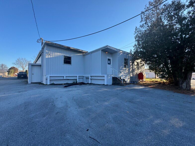 More Photos Of 19 Lemon St, Stowe Warehouse For Sale