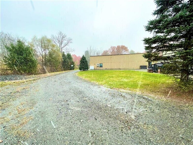 More Photos Of 2200 State Route 14, Geneva Warehouse For Lease