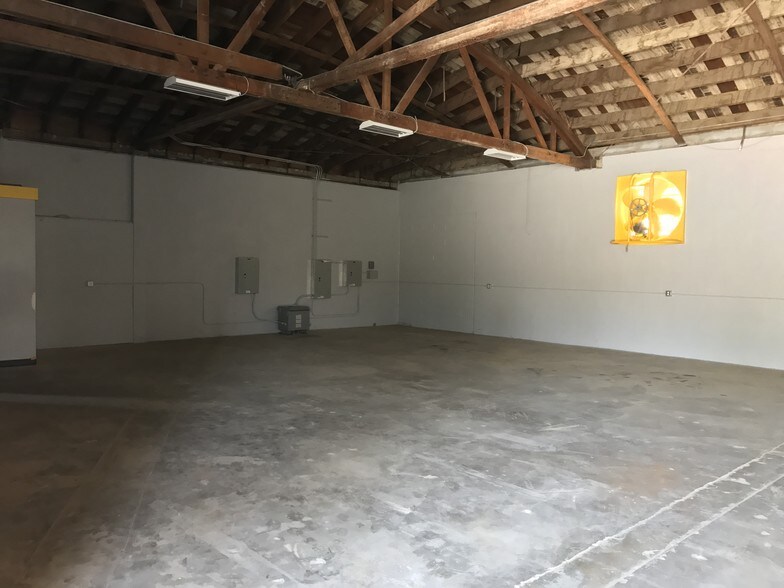 More Photos Of 2525 Kansas Ave, Riverside Manufacturing For Sale