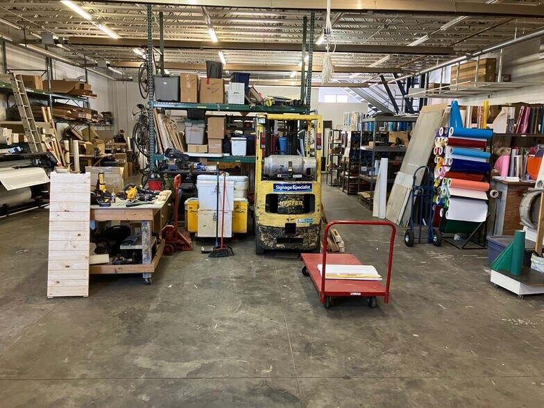 More Photos Of 137 S Lincoln St, Denver Showroom For Lease