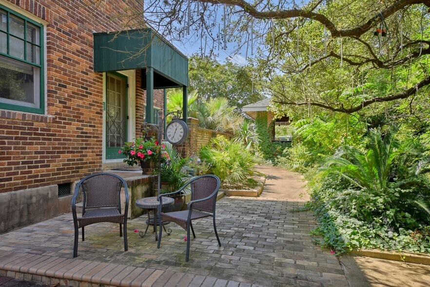 More Photos Of 1804 S Park St, Brenham Hospitality For Sale