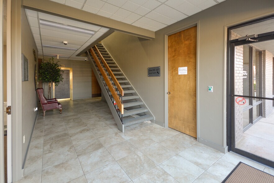 More Photos Of 2725 Cantrell Rd, Little Rock Medical For Lease