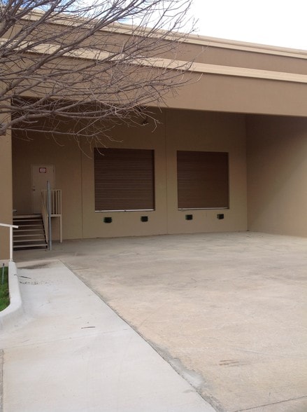 More Photos Of 2890 Market Loop, Southlake Light Manufacturing For Sale