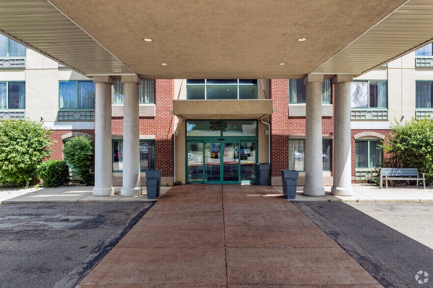 More Photos Of 3630 E Cork St, Kalamazoo Hotel For Sale