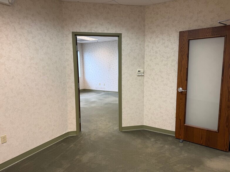 More Photos Of 12710 S Pflumm Rd, Olathe Storefront Retail Office For Lease