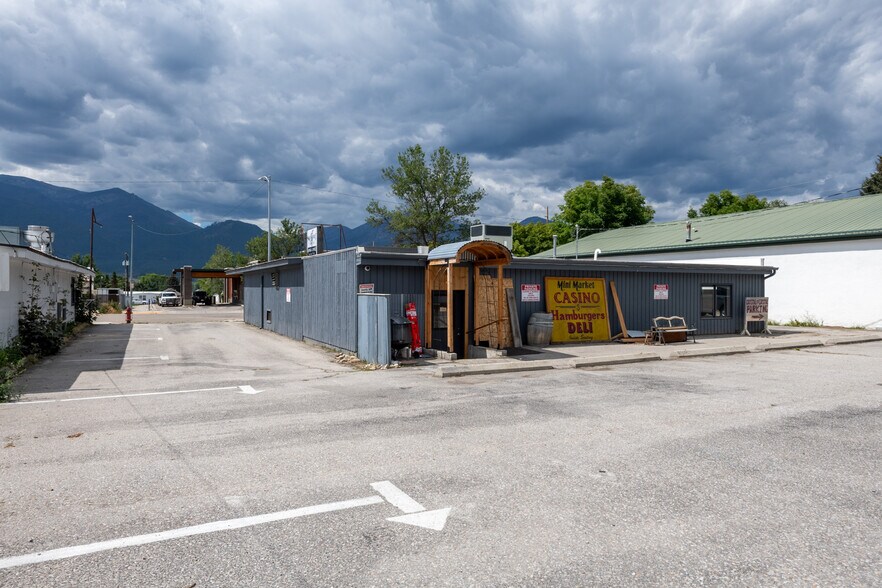 More Photos Of 108 Main St, Stevensville General Retail For Sale