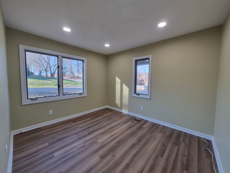 More Photos Of 1600 Elm St, Sanford Office For Lease