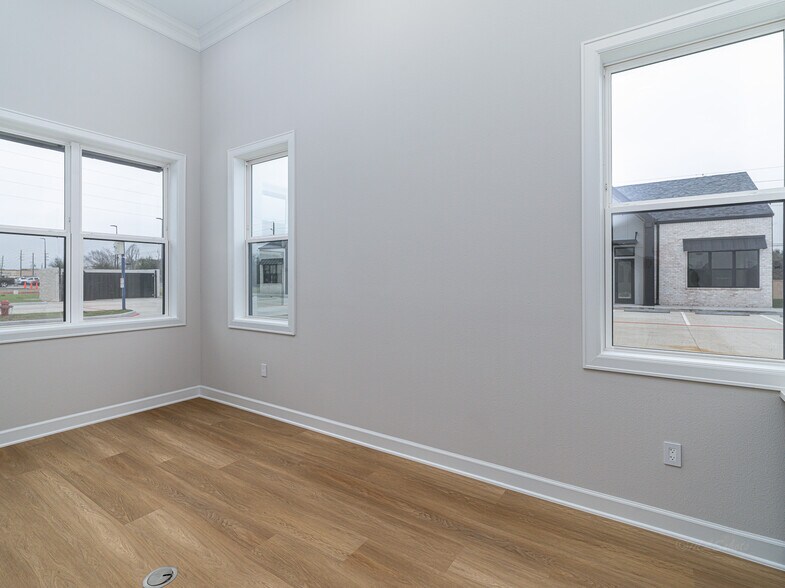 More Photos Of 1325 Main St, Katy Office Residential For Sale