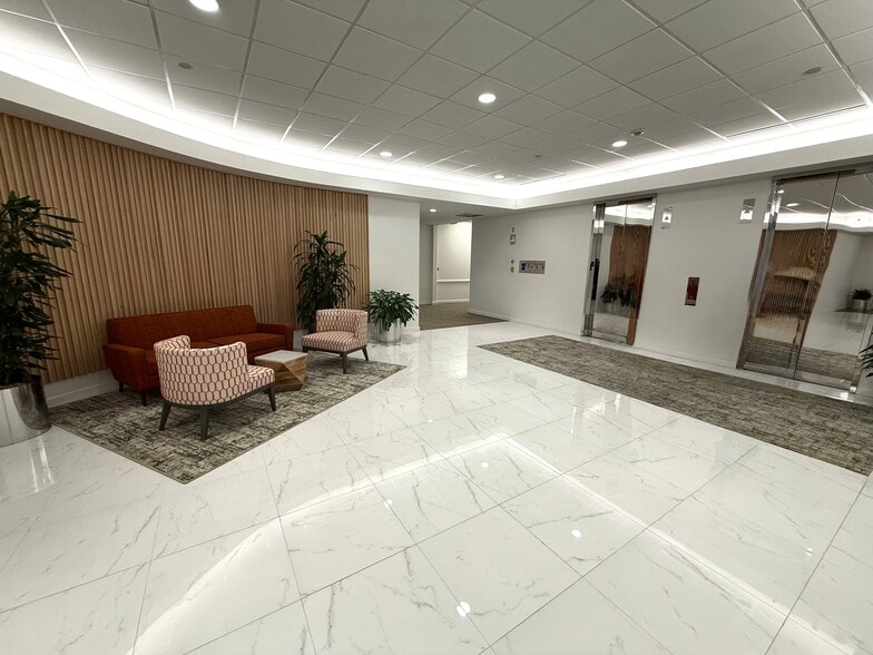 More Photos Of 1899 Powers Ferry Rd SE, Atlanta Office For Lease