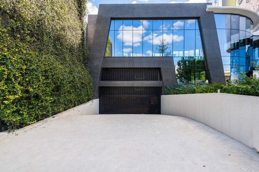 More Photos Of 78 NW 37th St, Miami Office For Lease