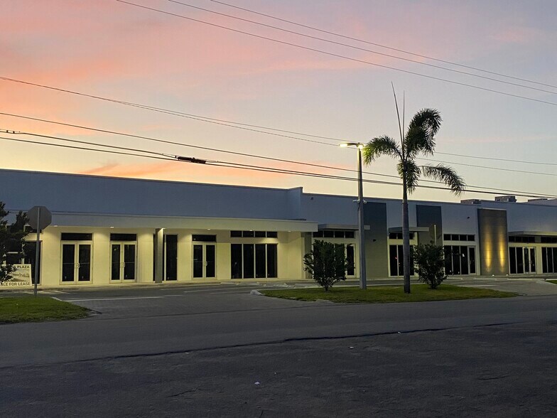 More Photos Of 11920 NW 87th Ct, Hialeah Gardens Storefront Retail Office For Lease