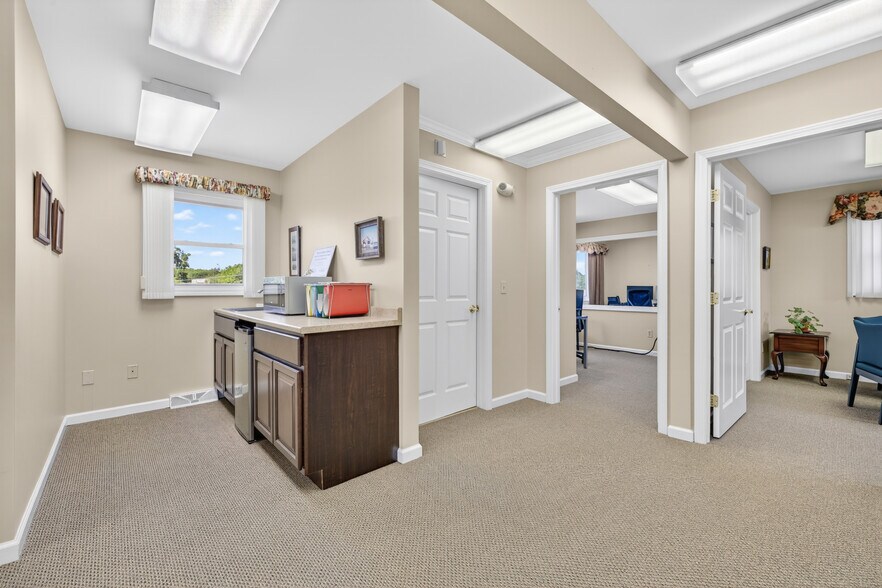 More Photos Of 239 E Main St, Clinton Office For Sale