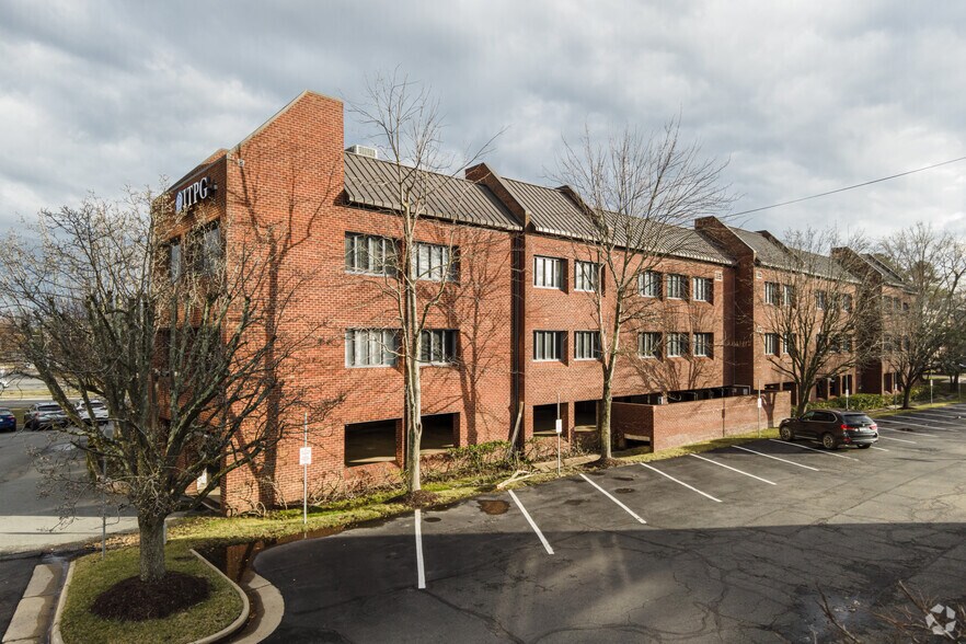 More Photos Of 1964 Gallows Rd, Vienna Office For Sale